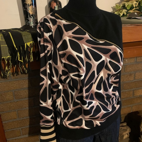 Sweater with Zipper - Picture 3 of 4